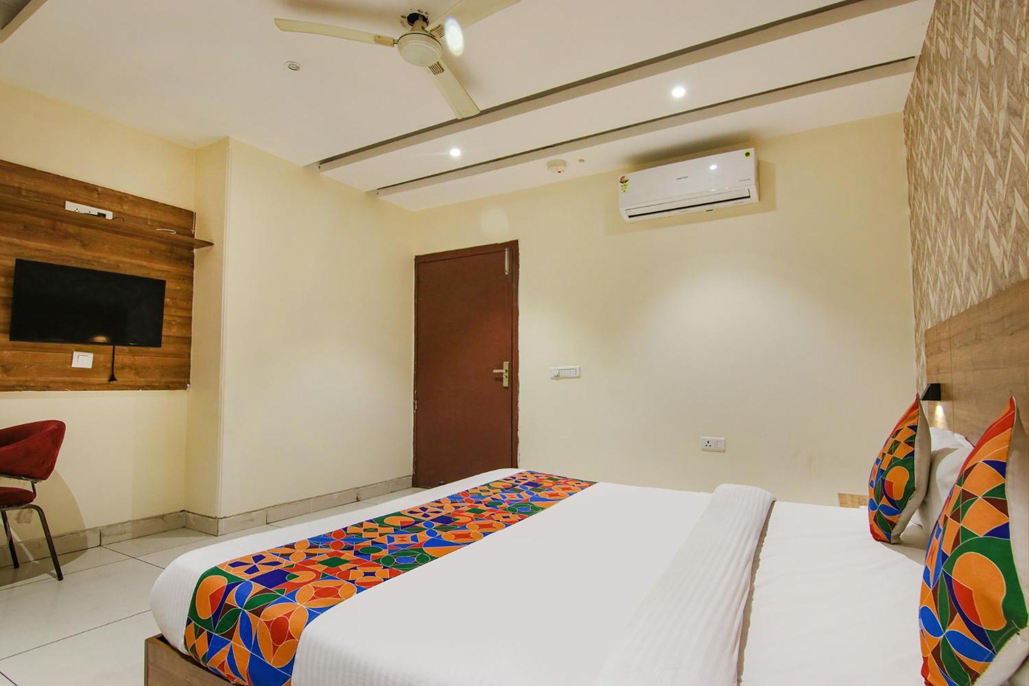 Fabhotel Golden Glory Nuova Delhi Esterno foto