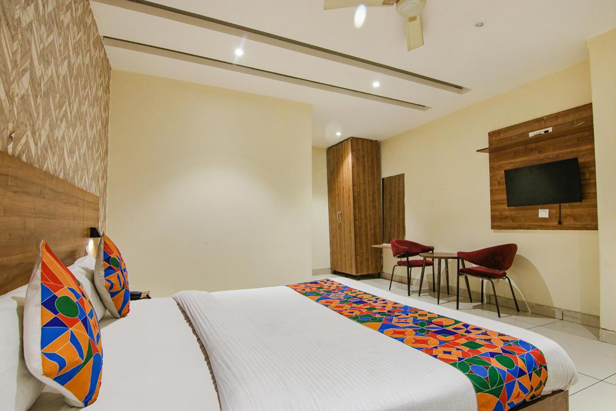 Fabhotel Golden Glory Nuova Delhi Esterno foto