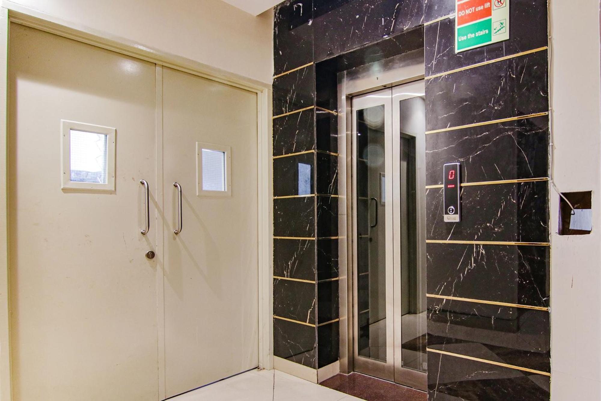Fabhotel Golden Glory Nuova Delhi Esterno foto