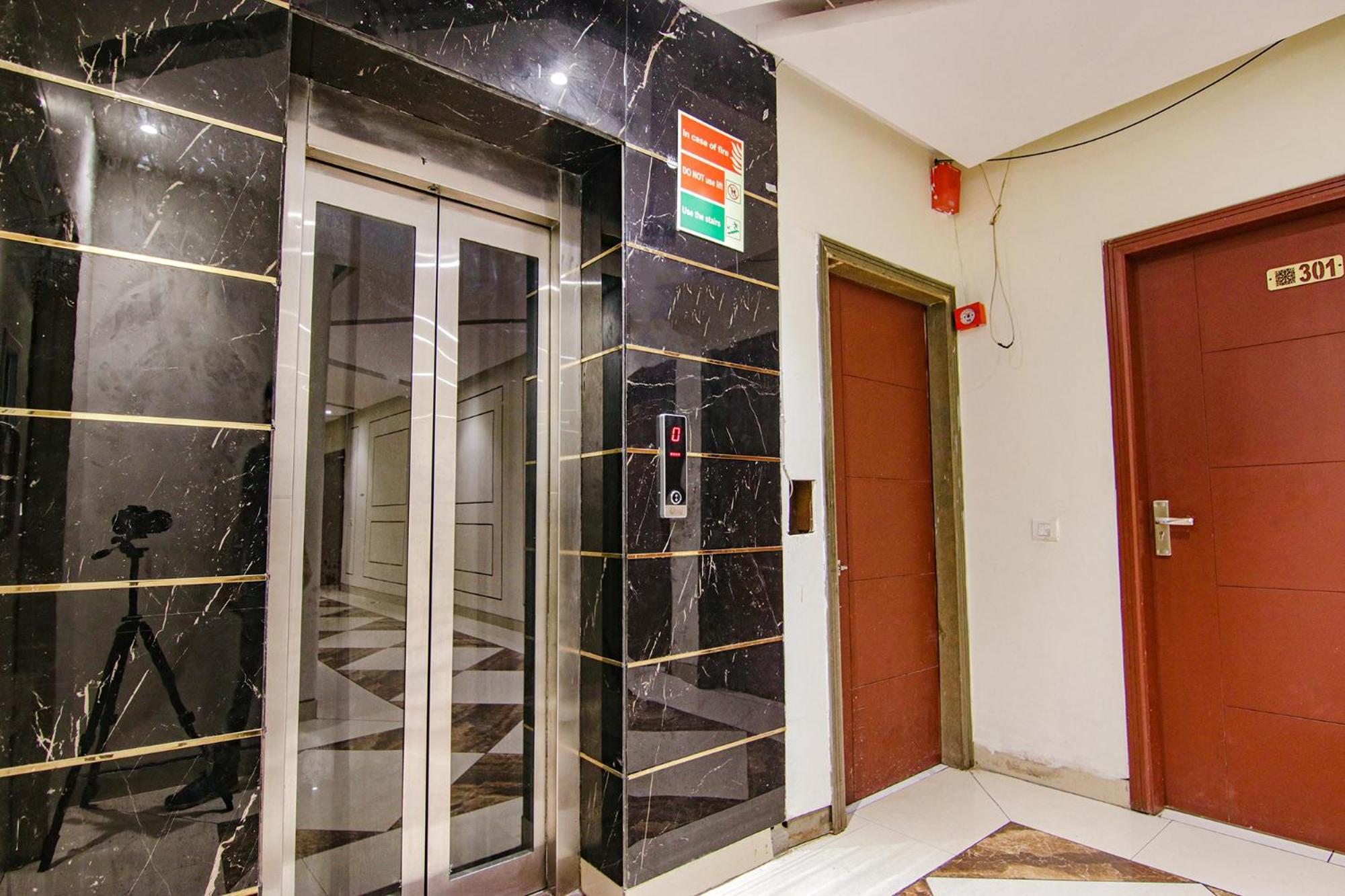 Fabhotel Golden Glory Nuova Delhi Esterno foto